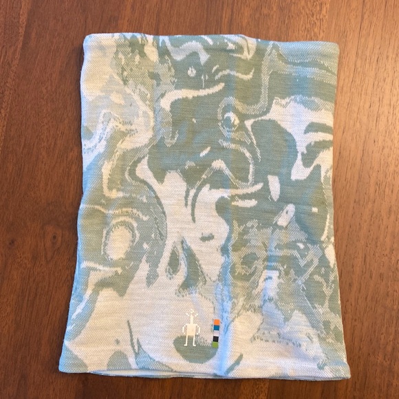 NWOT. Merino 250 Reversible Pattern Neck Gaiter. Jade Marble, One Size - Picture 1 of 5